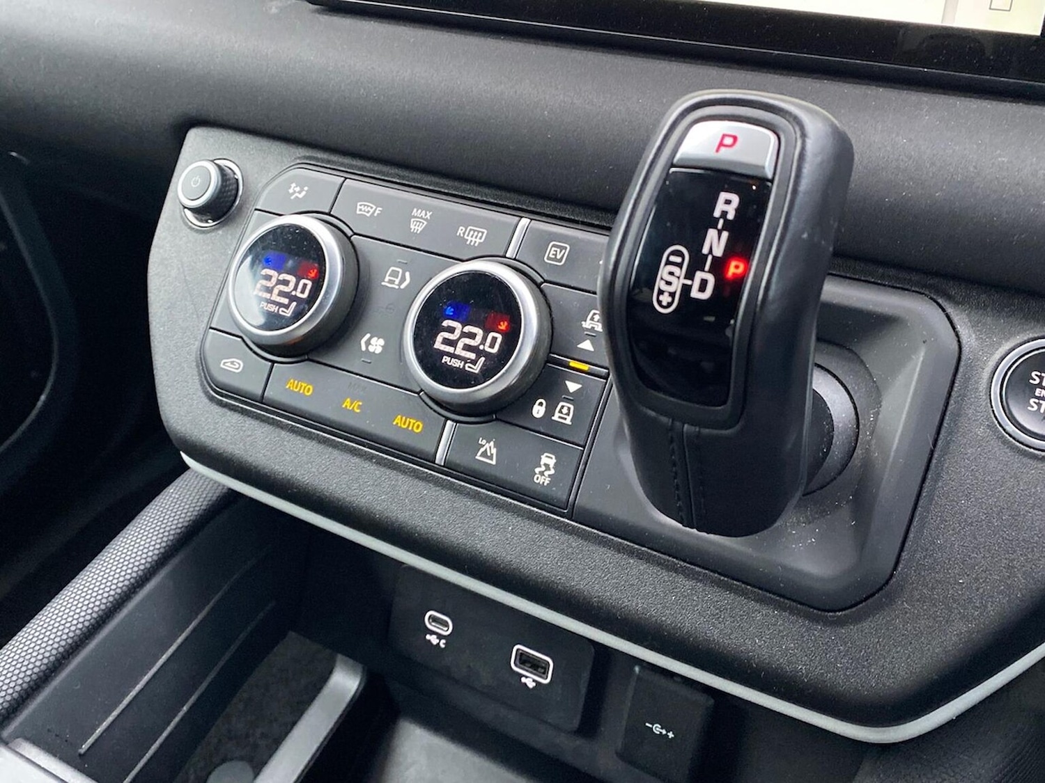 Used Land Rover Defender 2021 for sale - 76879716: Photo 13