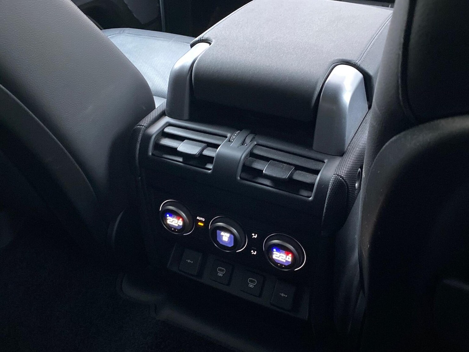 Used Land Rover Defender 2021 for sale - 76879716: Photo 18