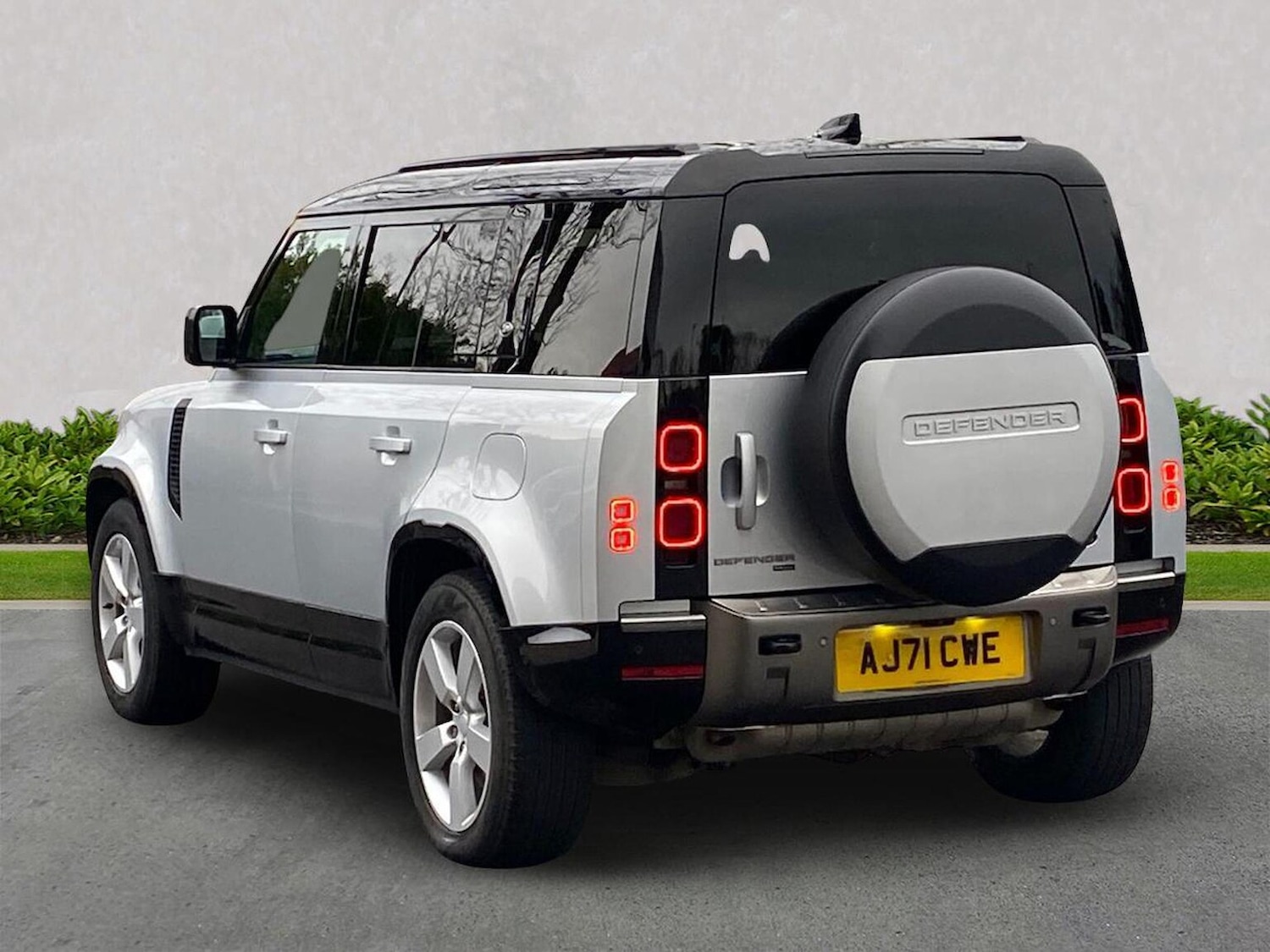 Used Land Rover Defender 2021 for sale - 76879716: Photo 2