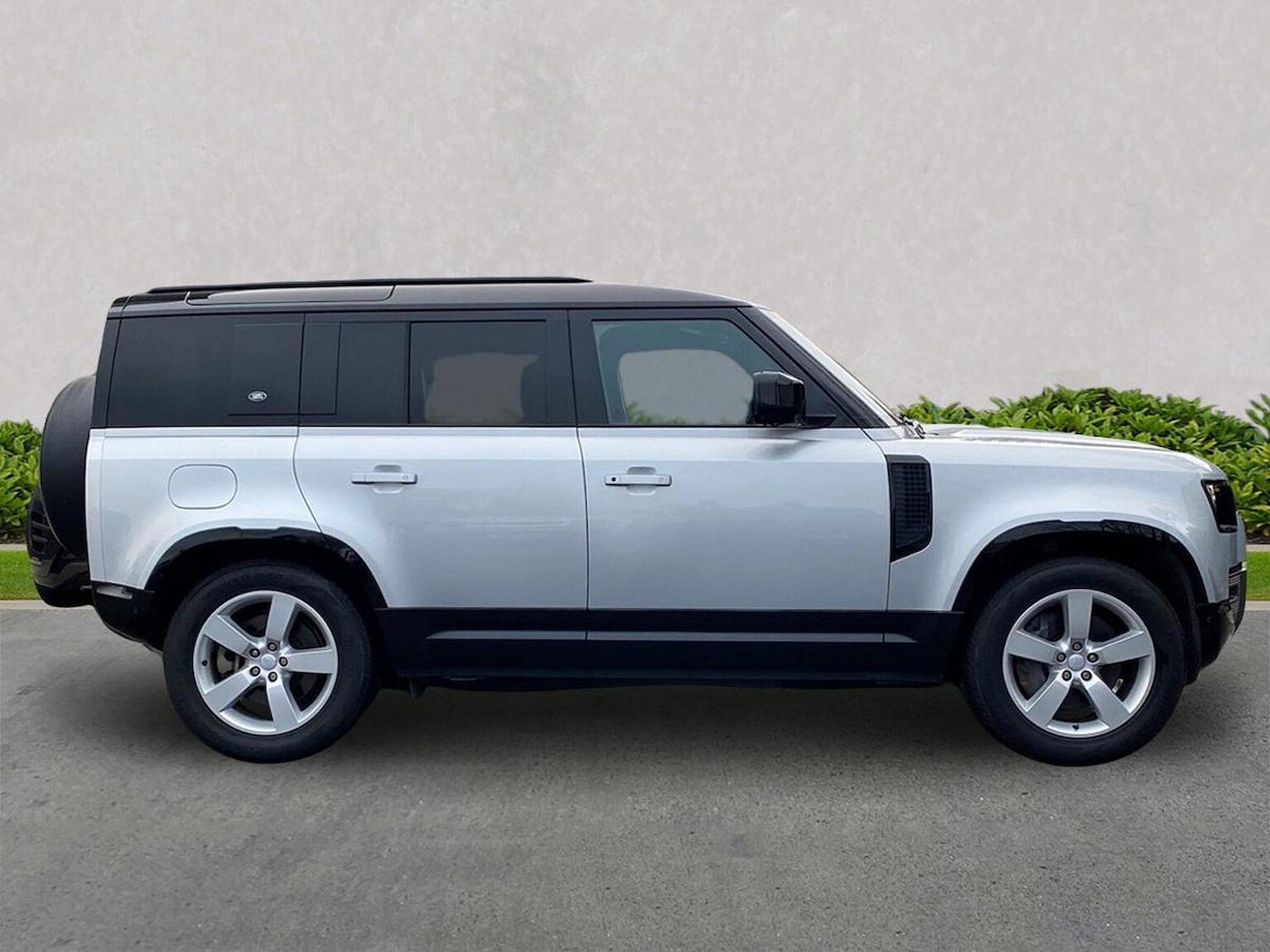 Used Land Rover Defender 2021 for sale - 76879716: Photo 5