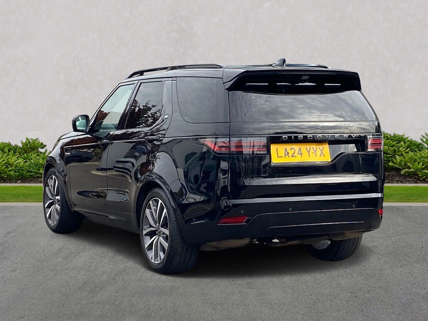 Used Land Rover Discovery 2024 for sale - 76198378: Photo 2