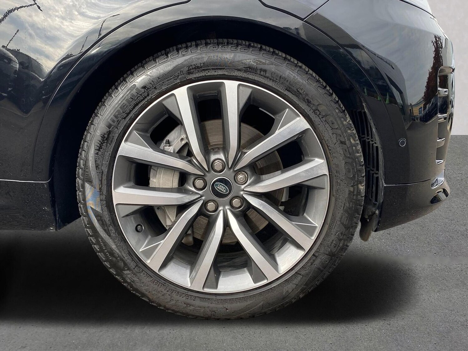 Used Land Rover Discovery 2024 for sale - 76198378: Photo 8