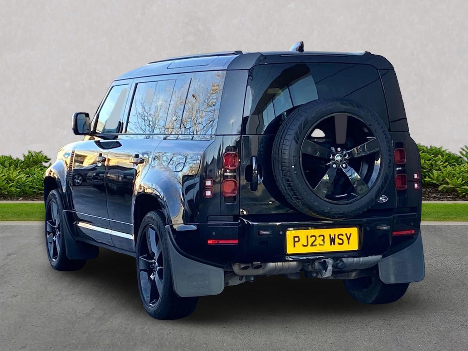 Used Land Rover Defender 2023 for sale - 76906371: Photo 2