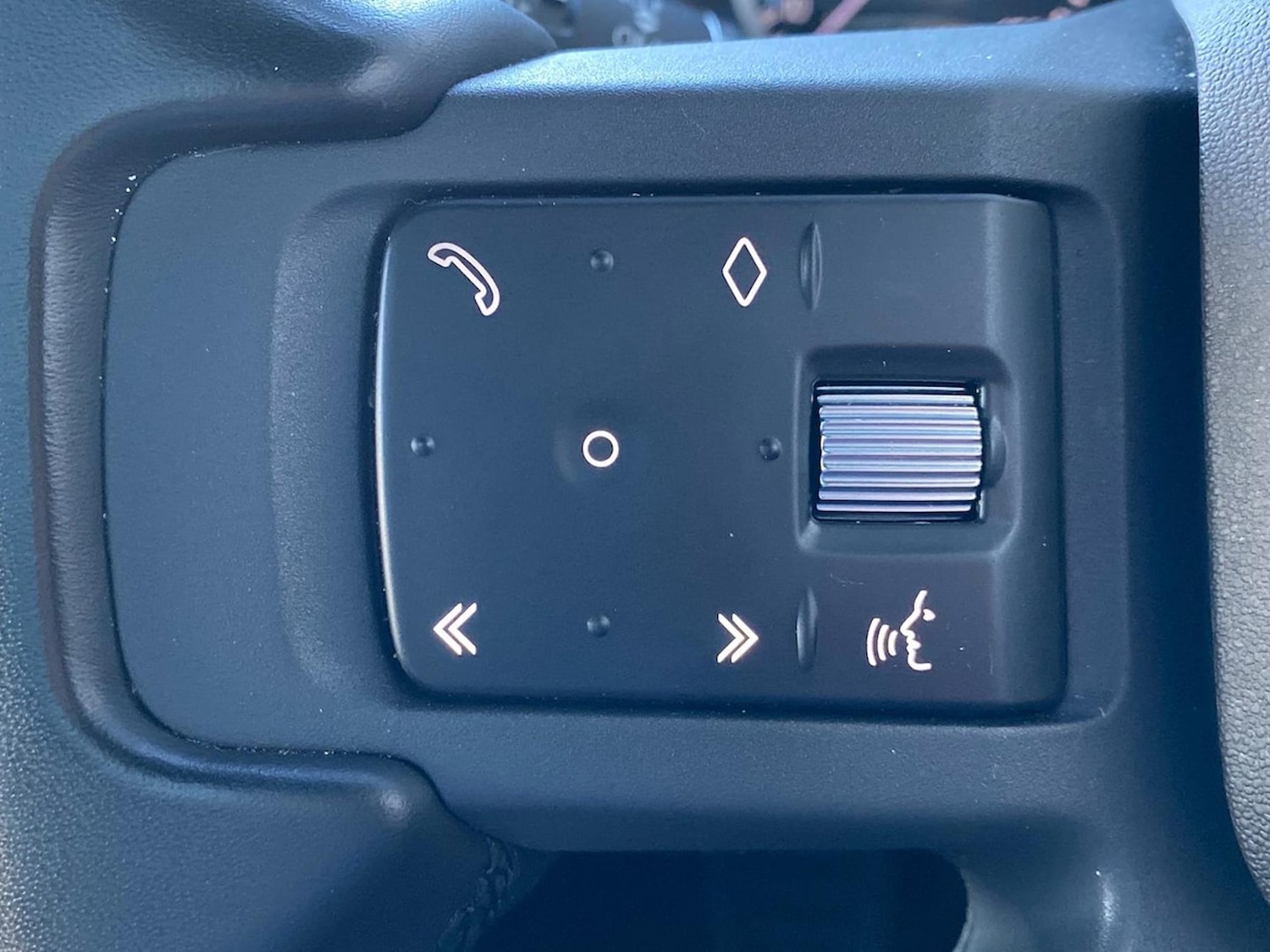 Used Land Rover Defender 2023 for sale - 76906371: Photo 37