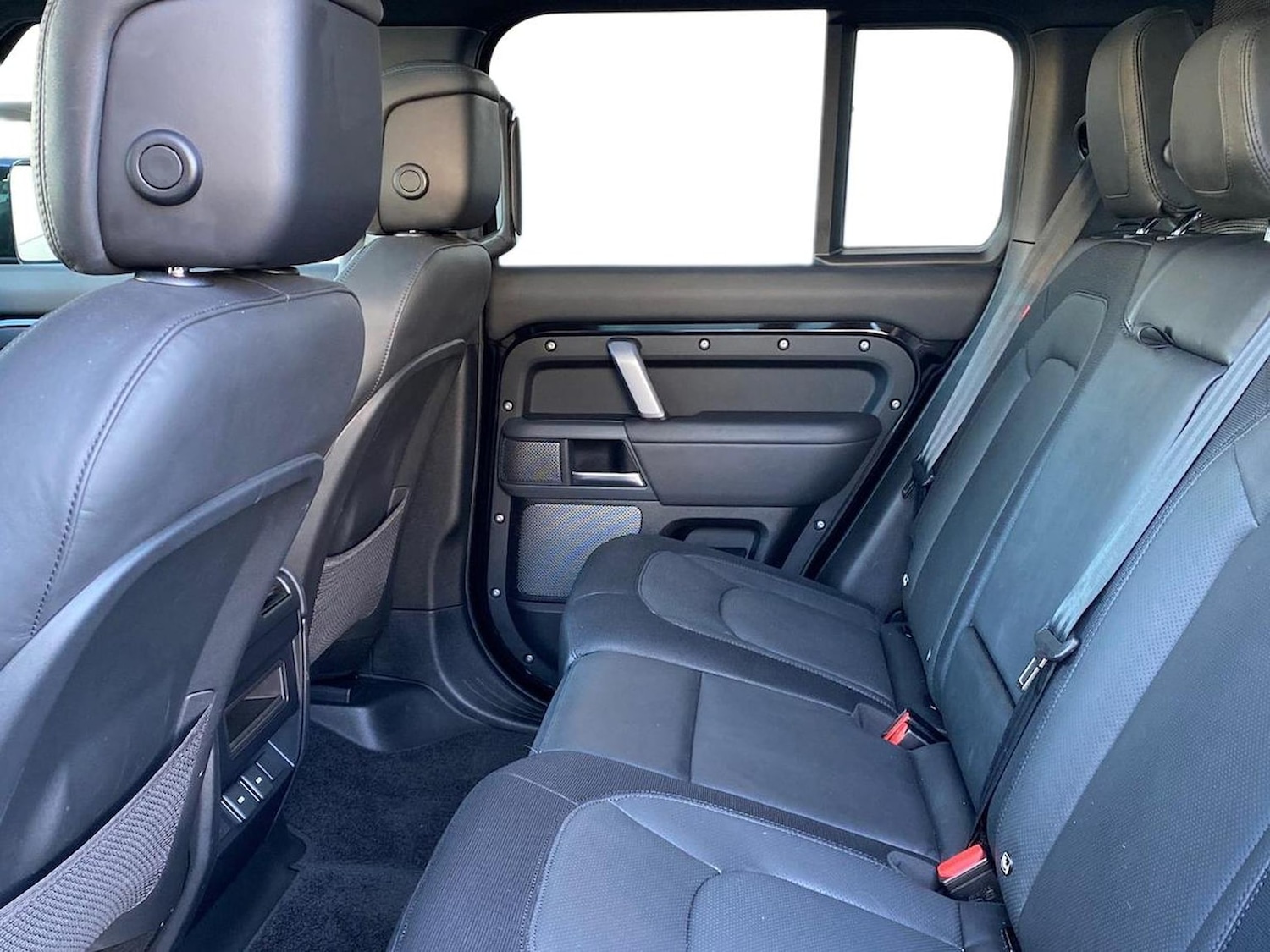 Used Land Rover Defender 2023 for sale - 76906371: Photo 4