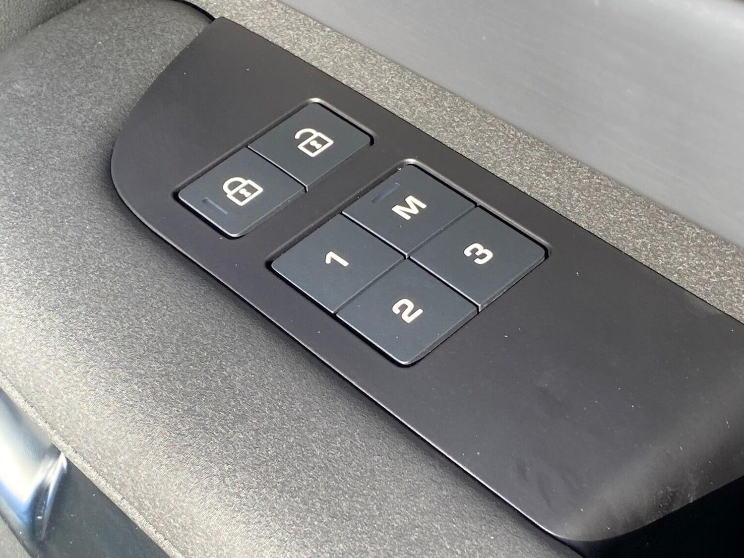 Used Land Rover Discovery 2025 for sale - 78193741: Photo 24