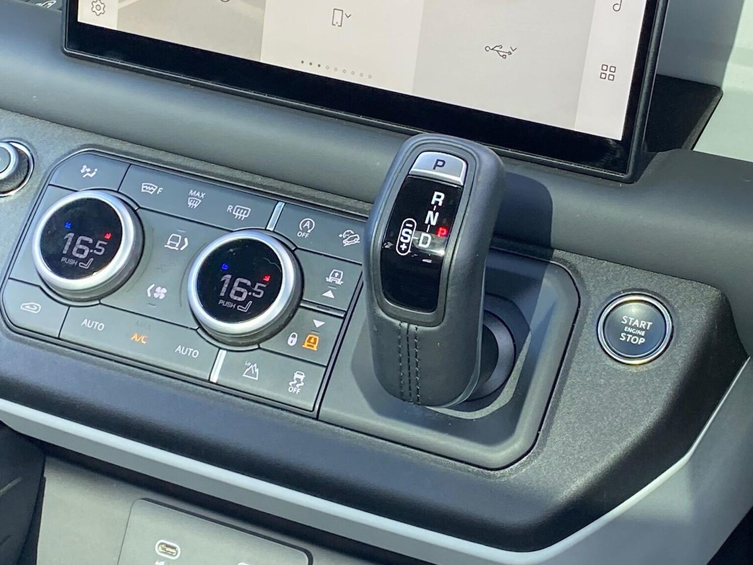 Used Land Rover Defender 2023 for sale - 76037184: Photo 13