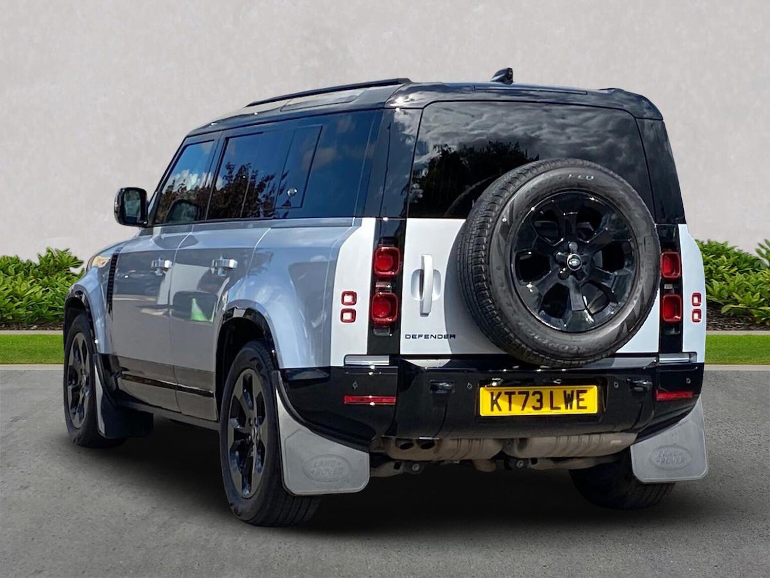 Used Land Rover Defender 2023 for sale - 76037184: Photo 2