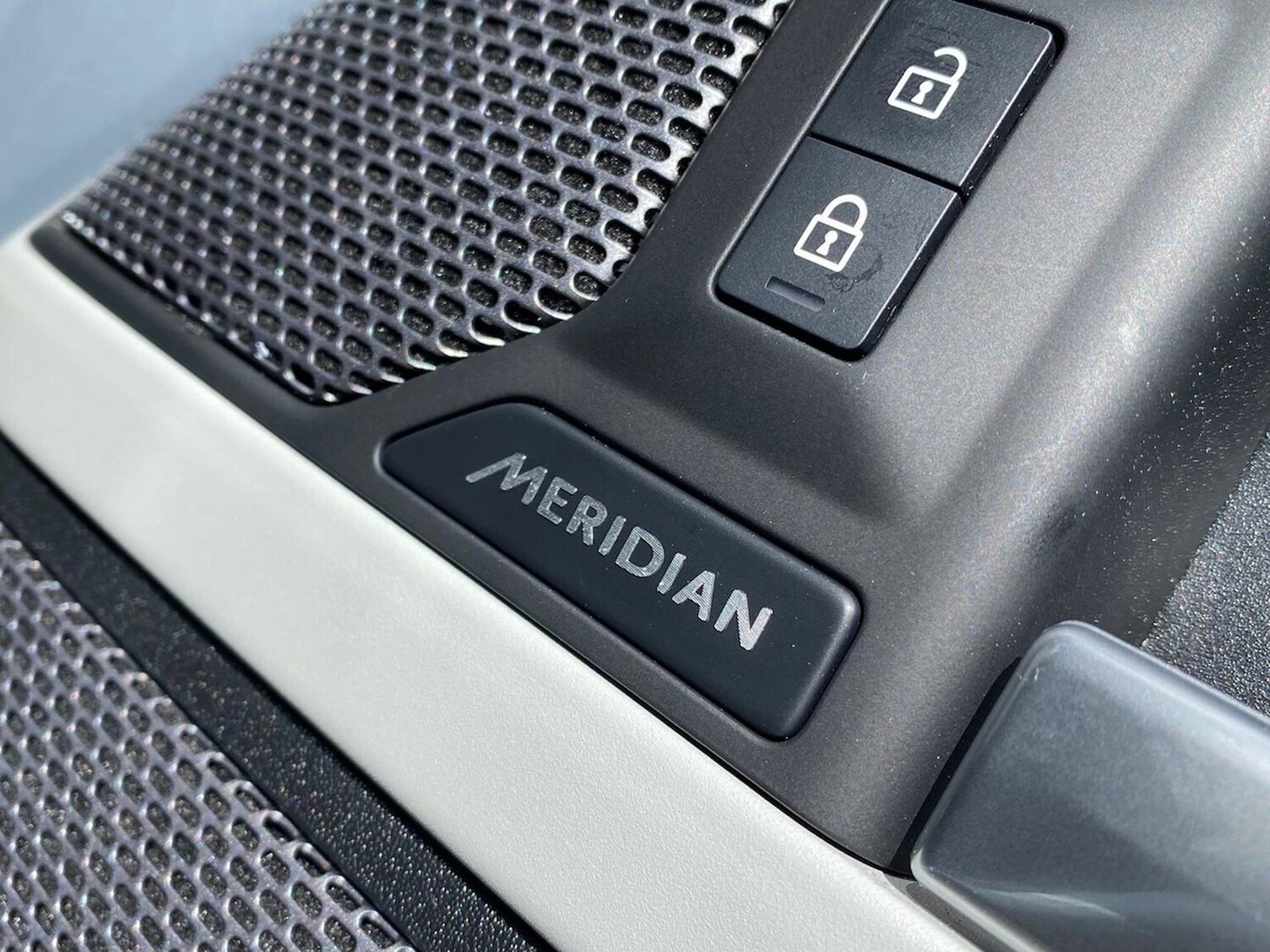 Used Land Rover Defender 2023 for sale - 76037184: Photo 25