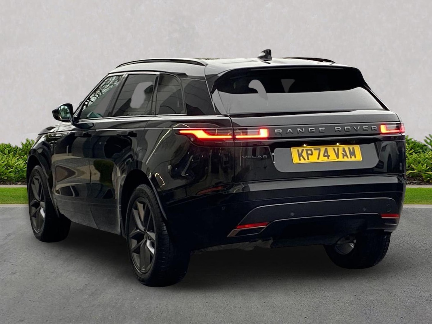 Used Land Rover Range Rover Velar 2024 for sale - 77792948: Photo 2