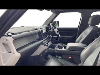 Used Land Rover Defender 2024 for sale - 78497915: Photo