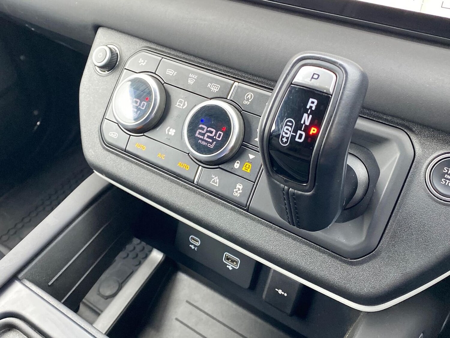 Used Land Rover Defender 2024 for sale - 76694618: Photo 13