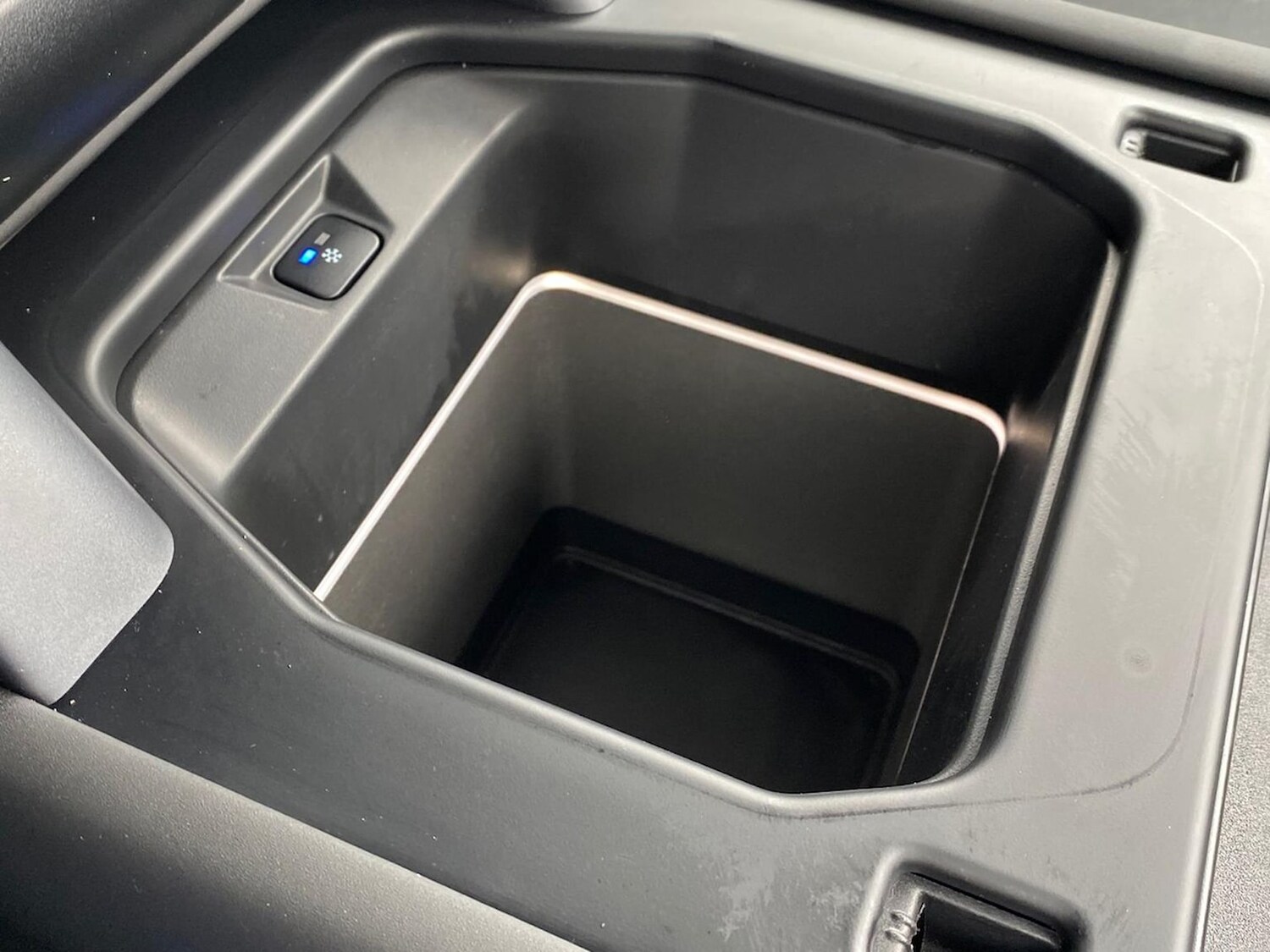 Used Land Rover Defender 2024 for sale - 76694618: Photo 34