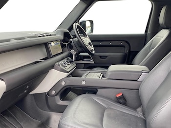 Used Land Rover Defender 2024 for sale - 76694618: Photo