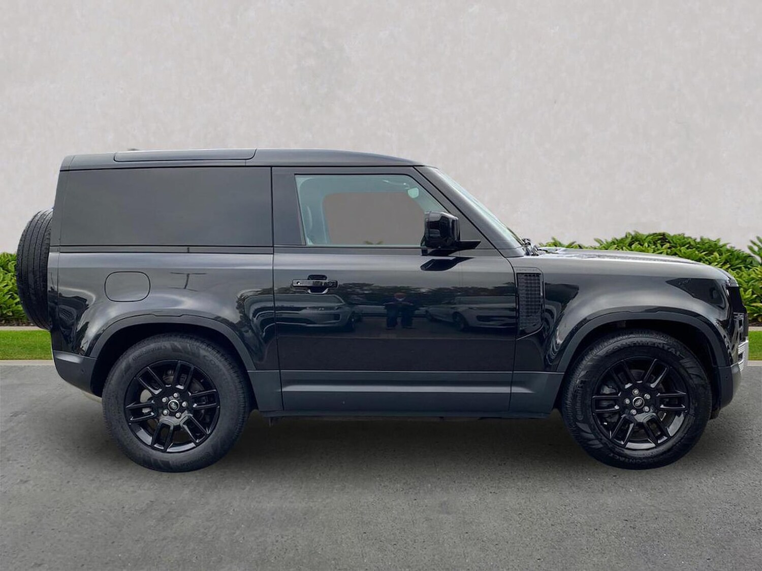 Used Land Rover Defender 2024 for sale - 76694618: Photo 5