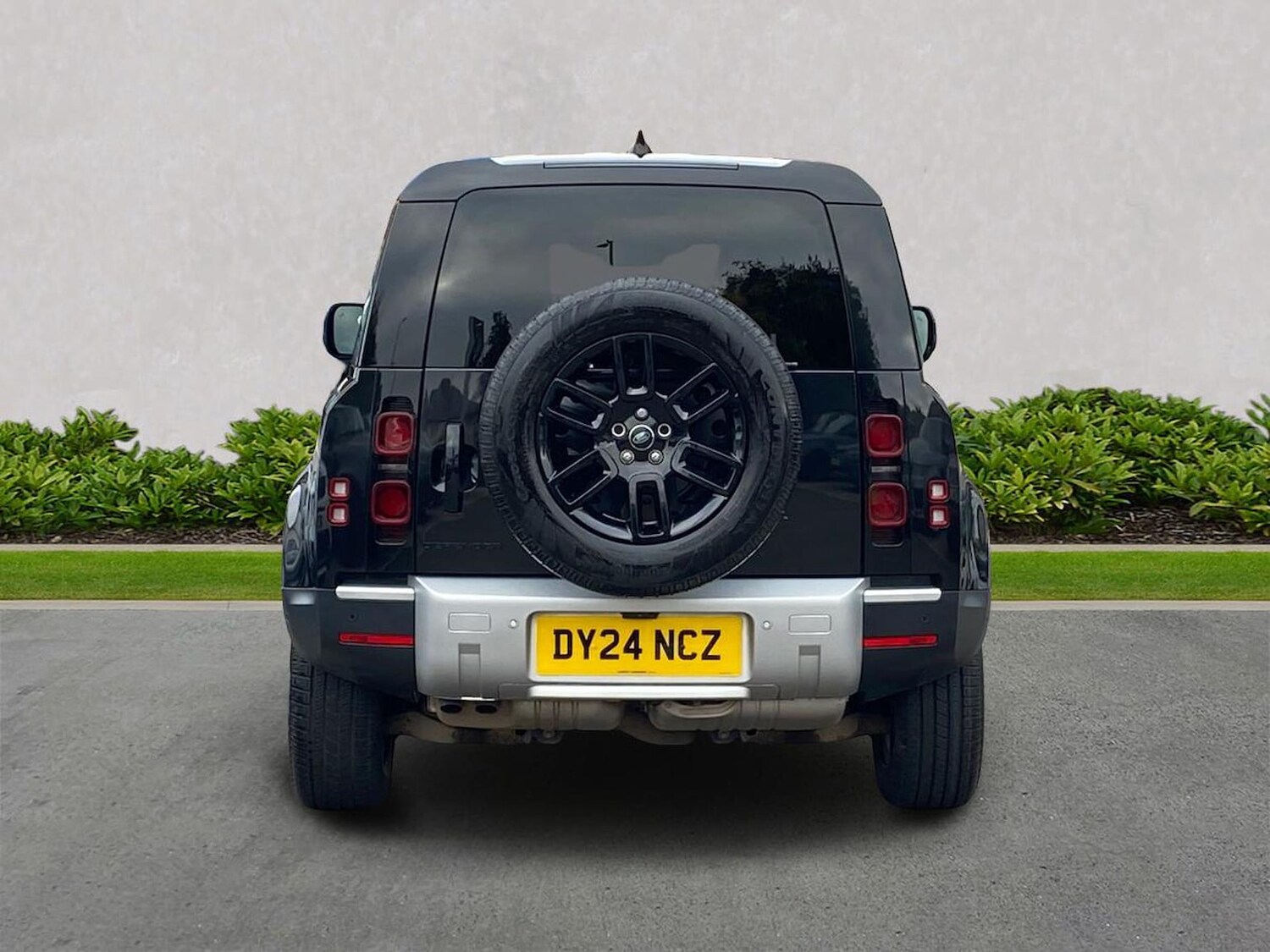 Used Land Rover Defender 2024 for sale - 76694618: Photo 6