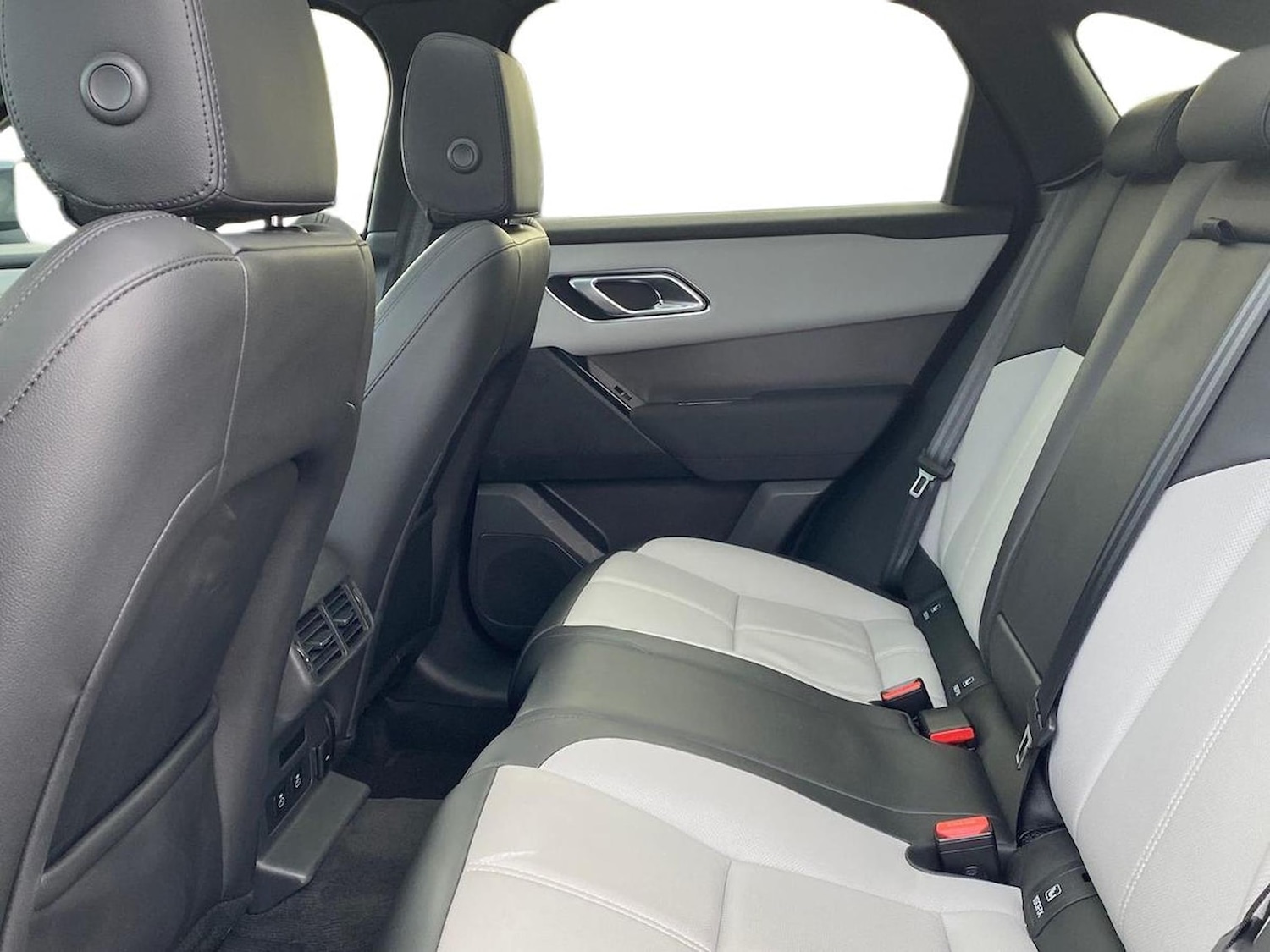 Used Land Rover Range Rover Velar 2023 for sale - 76687337: Photo 4