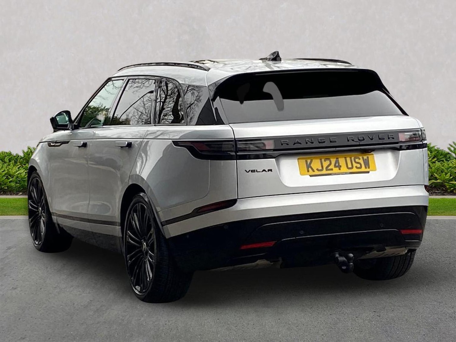 Used Land Rover Range Rover Velar 2024 for sale - 77888657: Photo 2