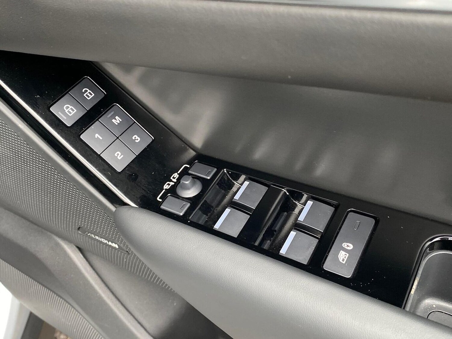 Used Land Rover Range Rover Velar 2024 for sale - 77888657: Photo 24