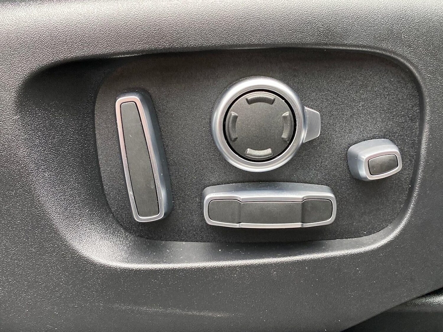 Used Land Rover Range Rover Velar 2024 for sale - 77888657: Photo 26