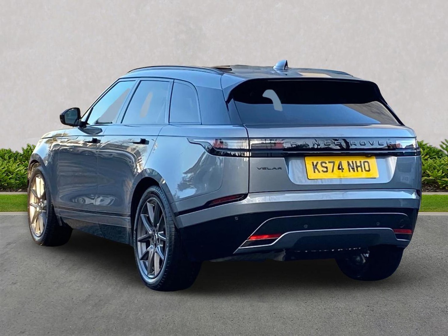 Used Land Rover Range Rover Velar 2024 for sale - 76879723: Photo 2