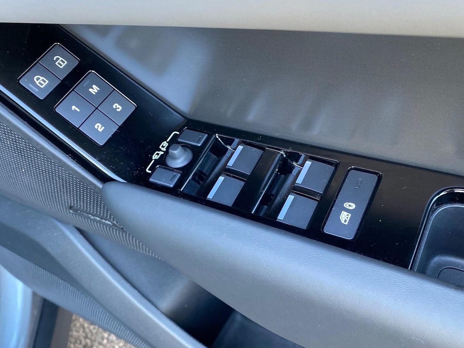 Used Land Rover Range Rover Velar 2024 for sale - 76879723: Photo 38