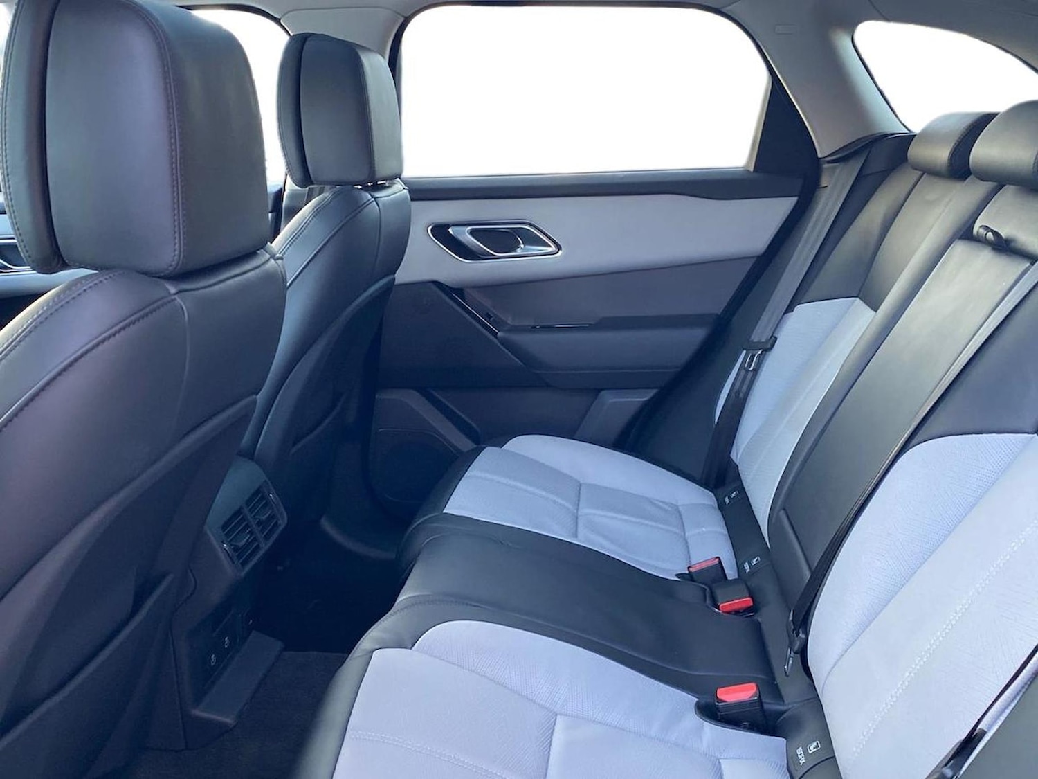 Used Land Rover Range Rover Velar 2024 for sale - 76879723: Photo 4