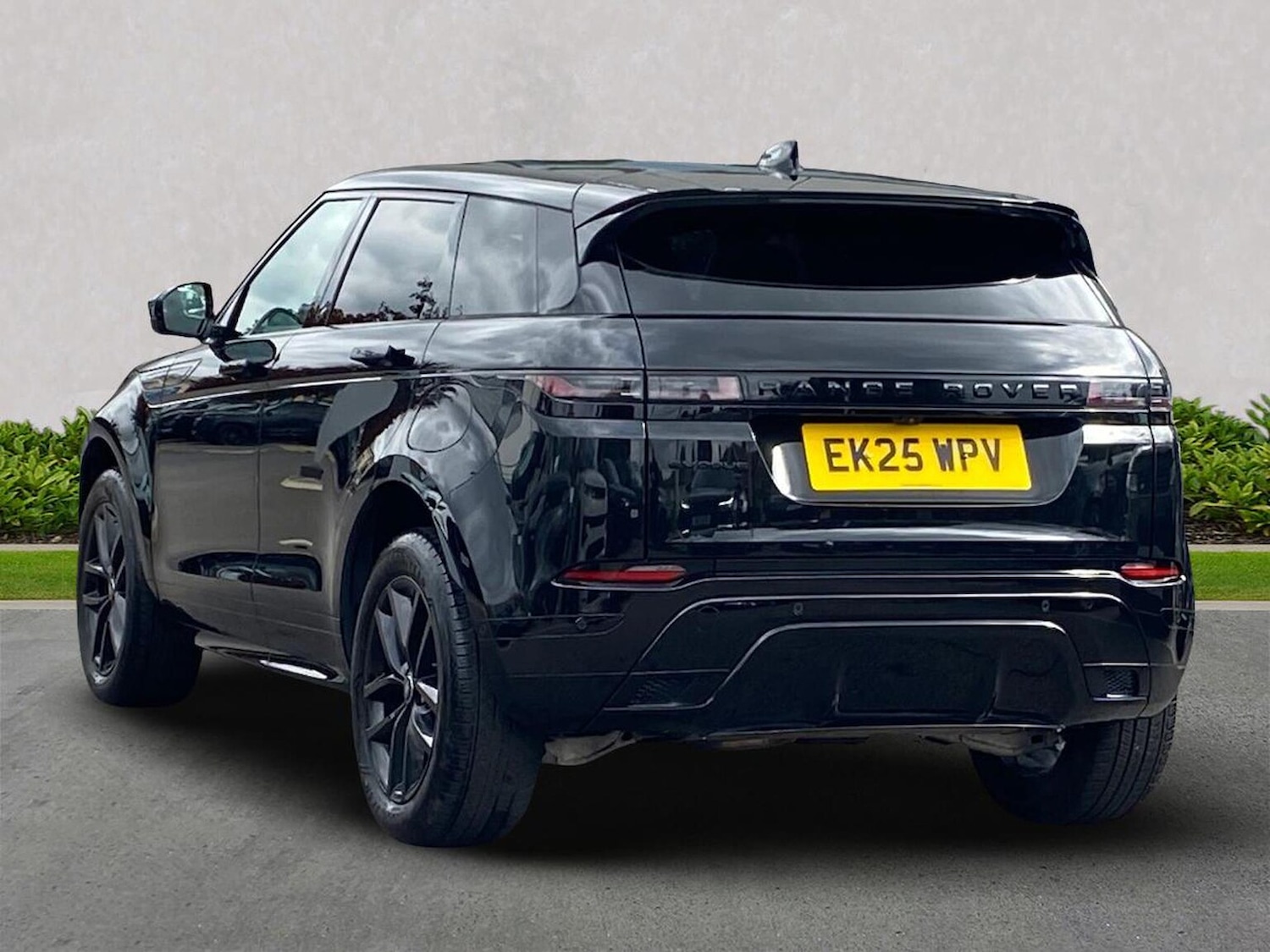 Used Land Rover Range Rover Evoque 2025 for sale - 76077741: Photo 2