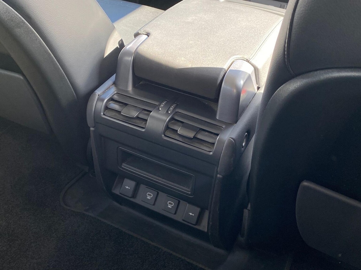 Used Land Rover Defender 2021 for sale - 76555443: Photo 18