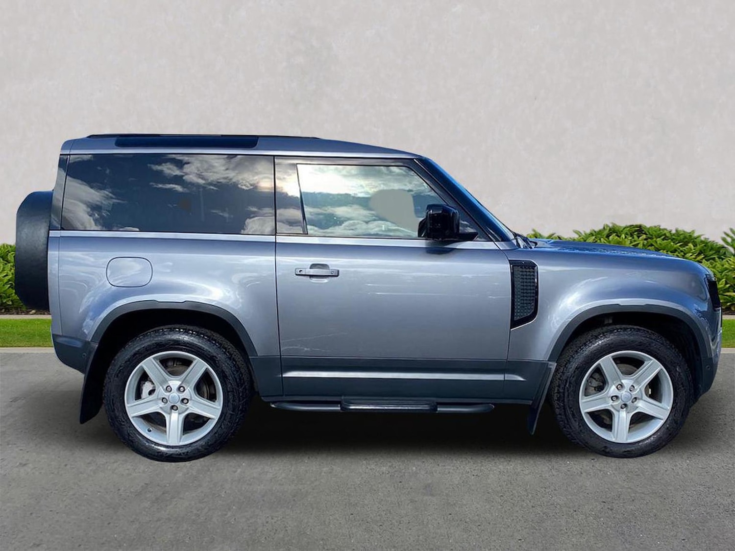 Used Land Rover Defender 2021 for sale - 76555443: Photo 5