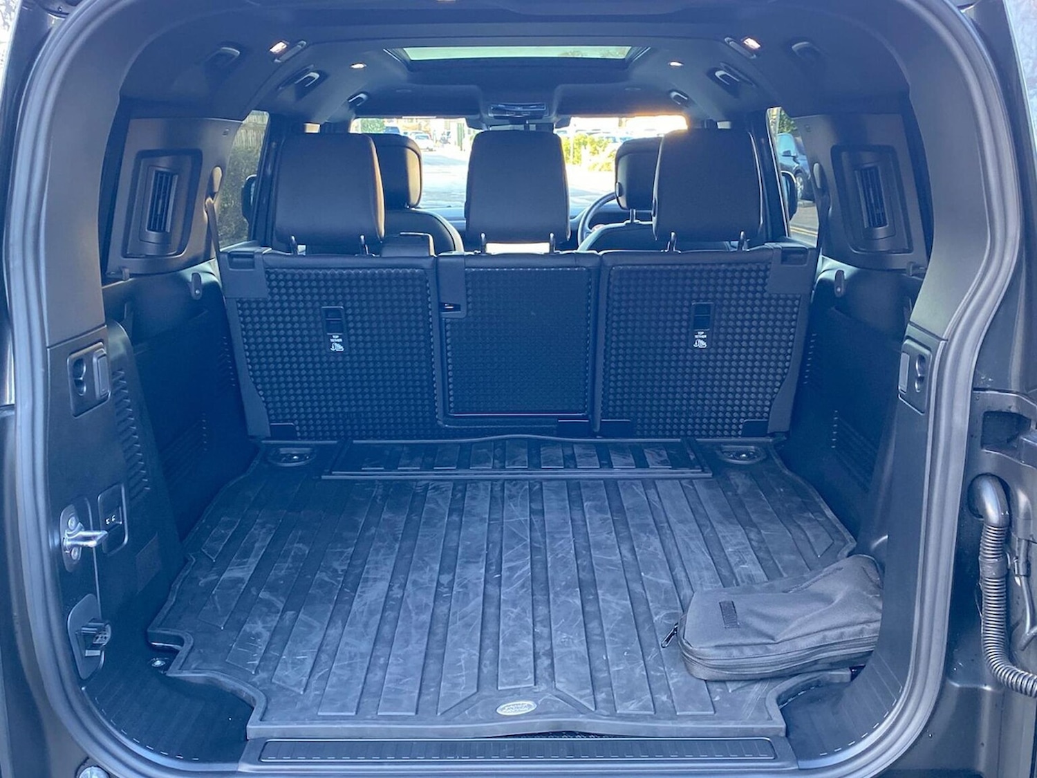 Used Land Rover Defender 2025 for sale - 76924628: Photo 10