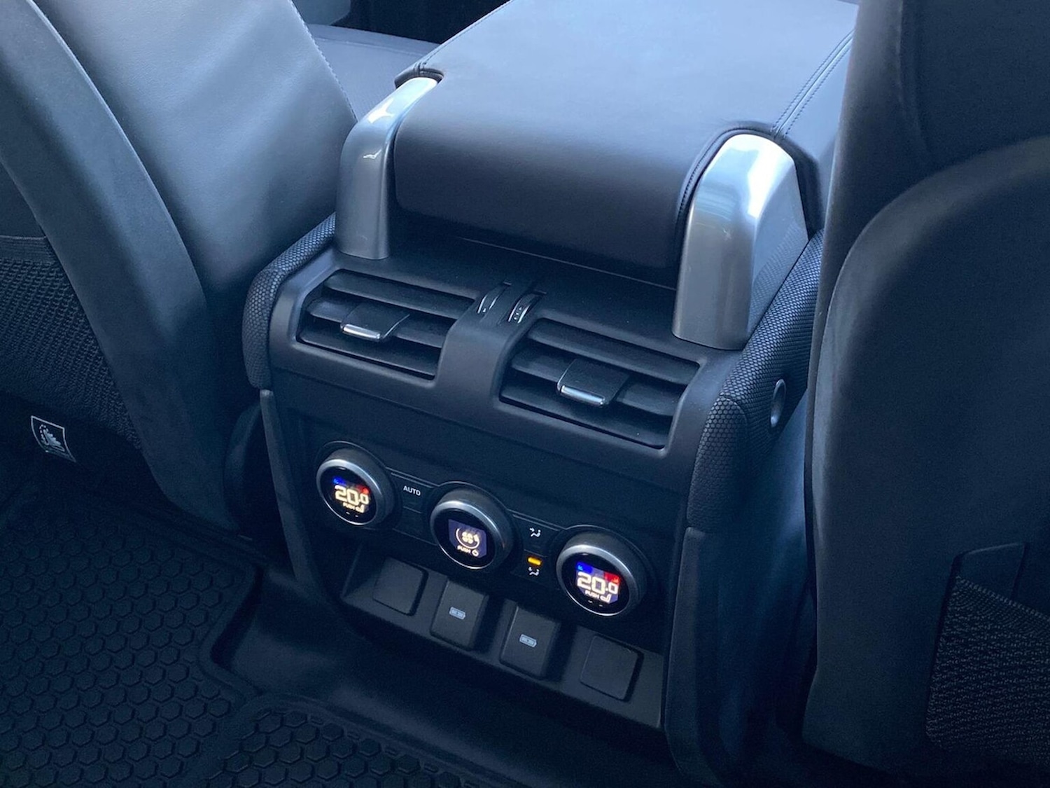 Used Land Rover Defender 2025 for sale - 76924628: Photo 18