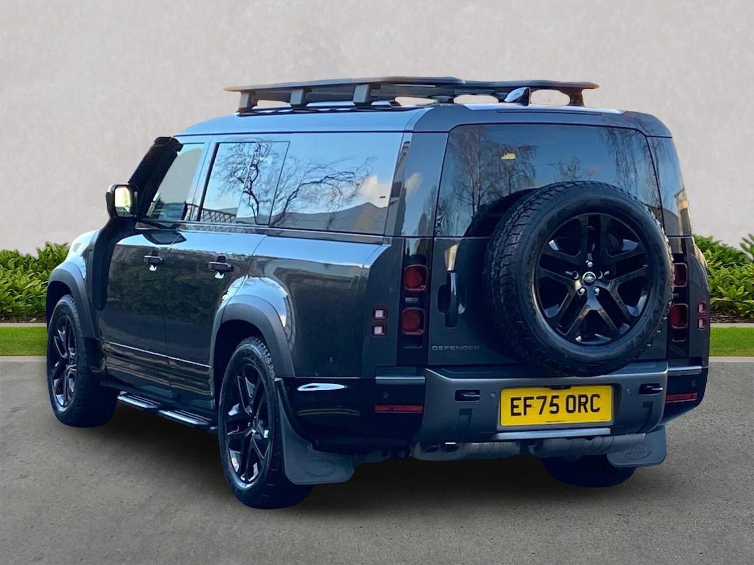 Used Land Rover Defender 2025 for sale - 76924628: Photo 2