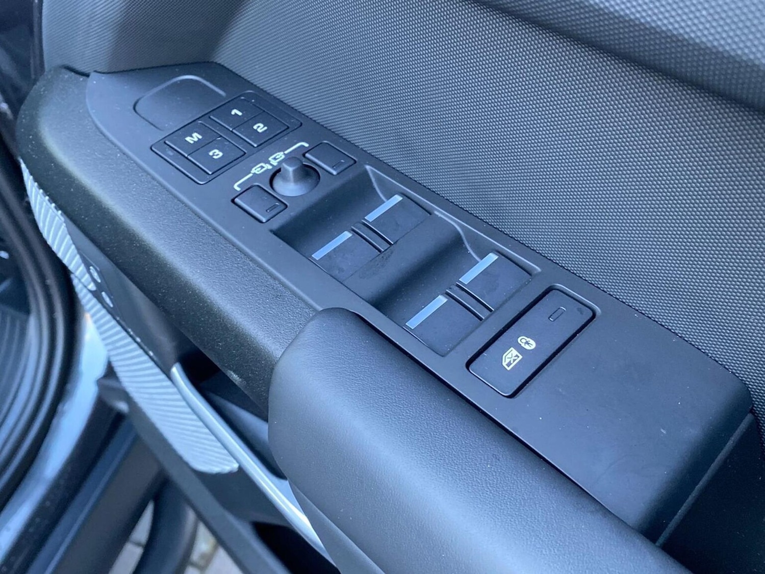 Used Land Rover Defender 2025 for sale - 76924628: Photo 26