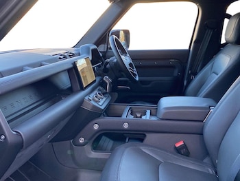 Used Land Rover Defender 2025 for sale - 76924628: Photo
