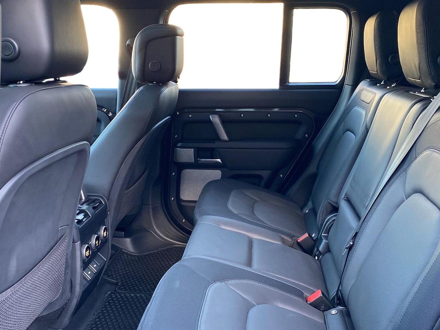 Used Land Rover Defender 2025 for sale - 76924628: Photo 4