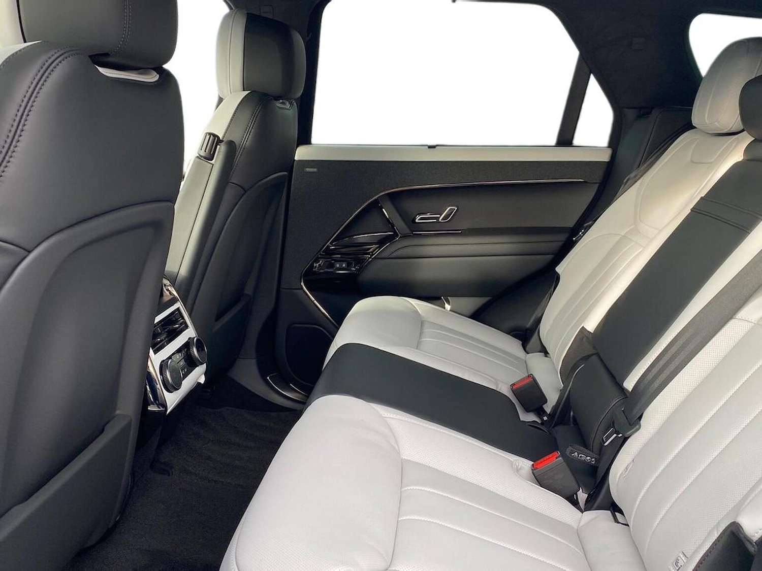 Used Land Rover Range Rover Sport 2025 for sale - 76543015: Photo 4