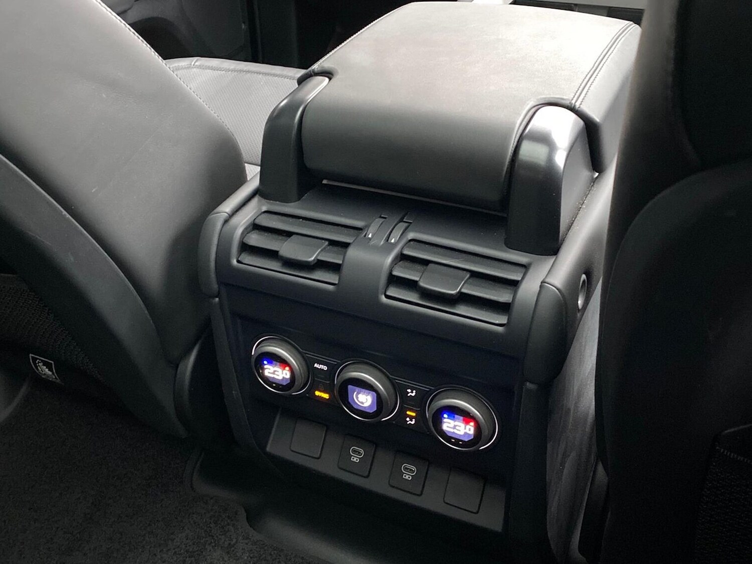 Used Land Rover Defender 2024 for sale - 77845293: Photo 18