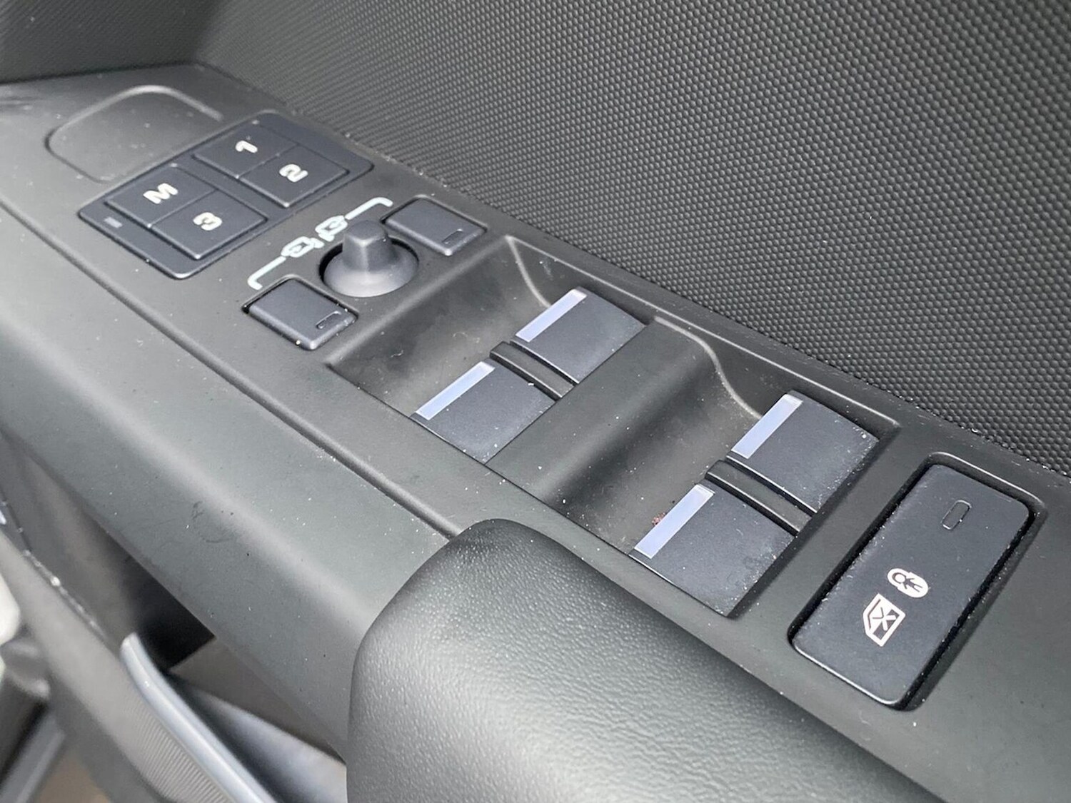 Used Land Rover Defender 2024 for sale - 77845293: Photo 22