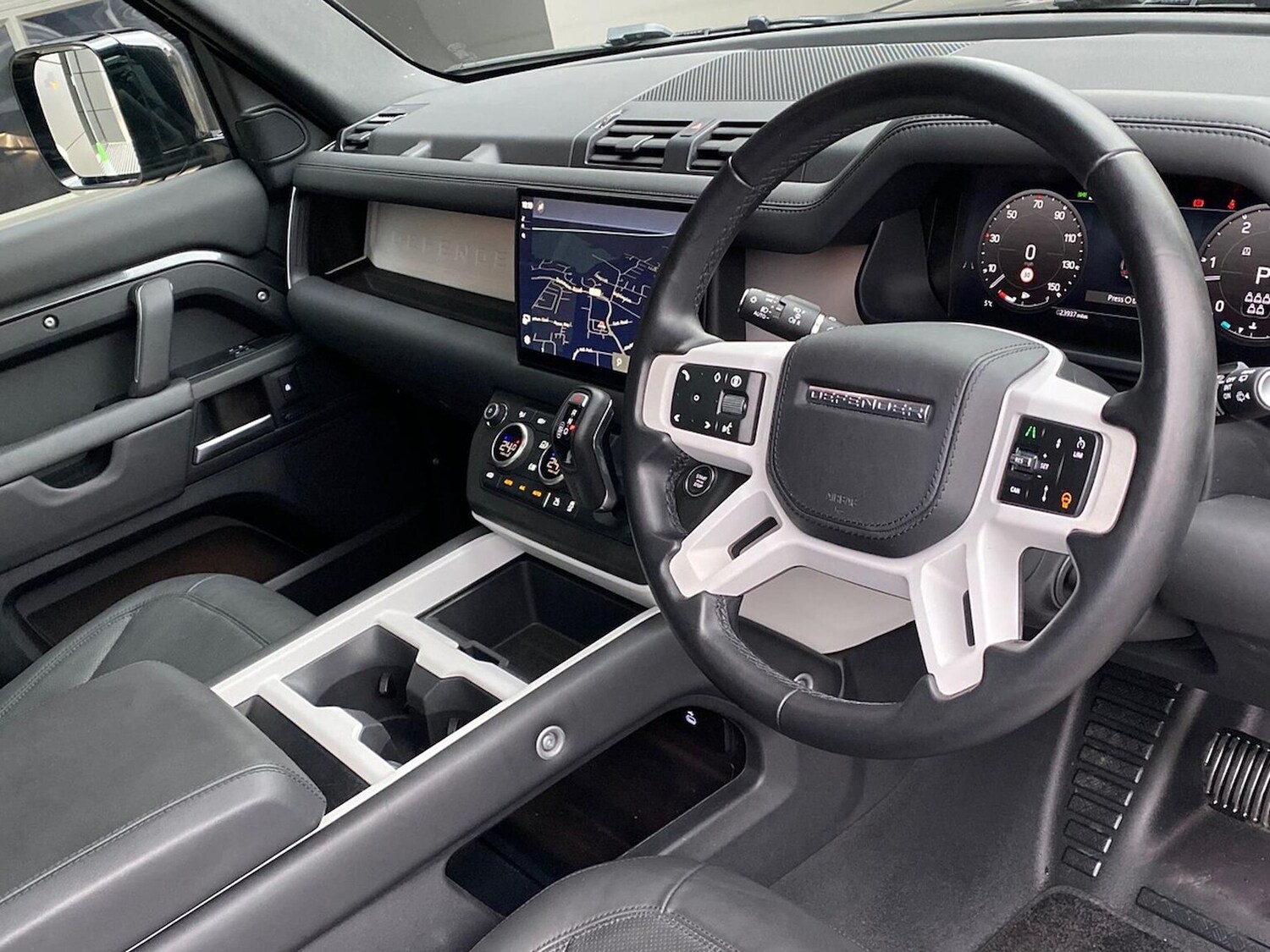 Used Land Rover Defender 2024 for sale - 77845293: Photo 25