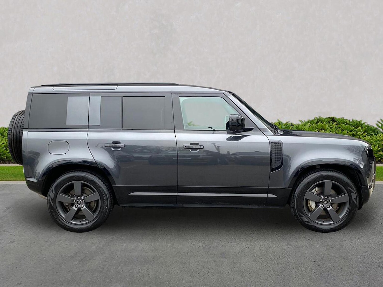 Used Land Rover Defender 2024 for sale - 77845293: Photo 5