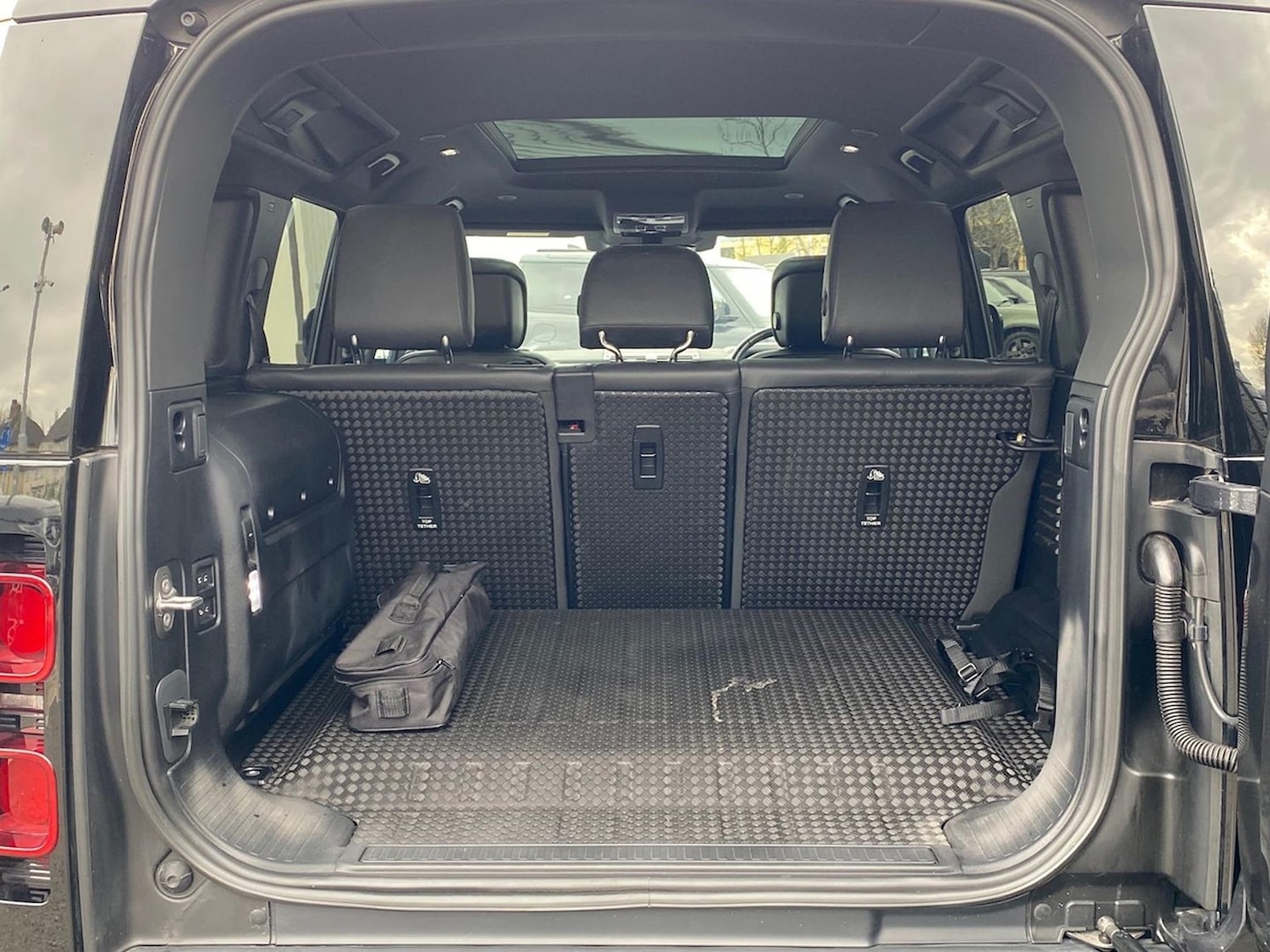 Used Land Rover Defender 2023 for sale - 76707532: Photo 10