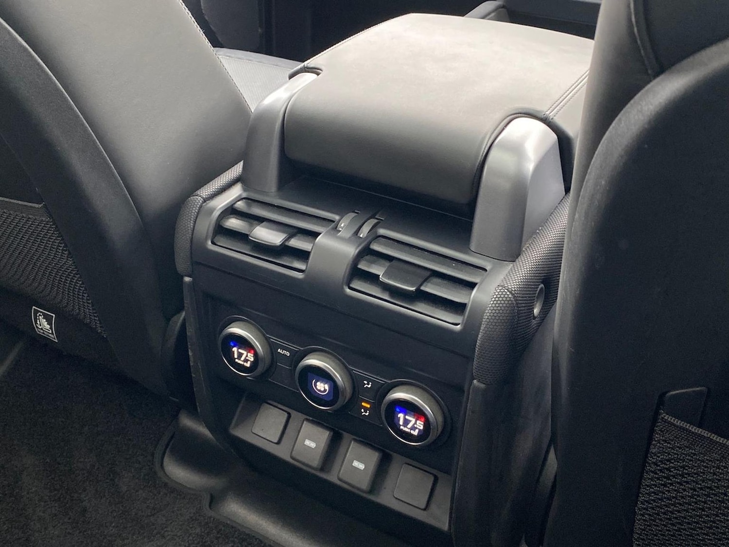 Used Land Rover Defender 2023 for sale - 76707532: Photo 18