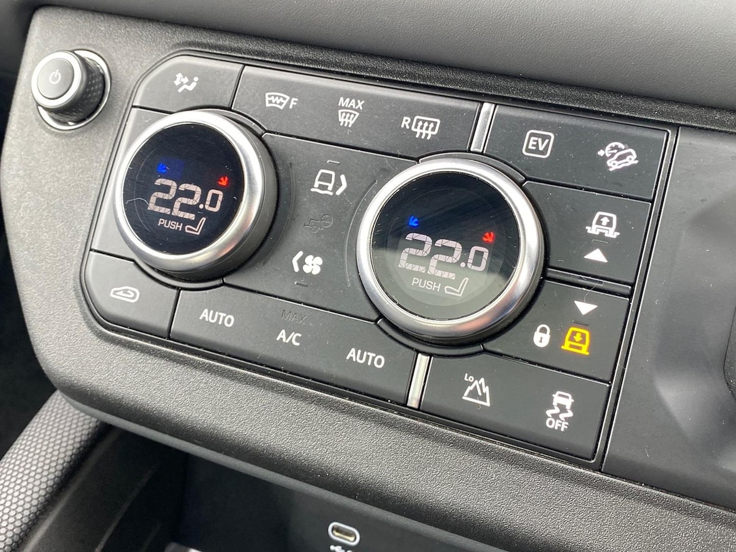 Used Land Rover Defender 2023 for sale - 76707532: Photo 34