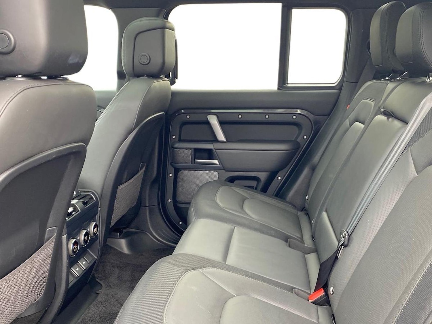 Used Land Rover Defender 2023 for sale - 76707532: Photo 4