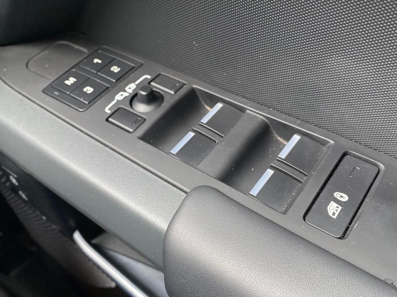 Used Land Rover Defender 2023 for sale - 76707532: Photo 40