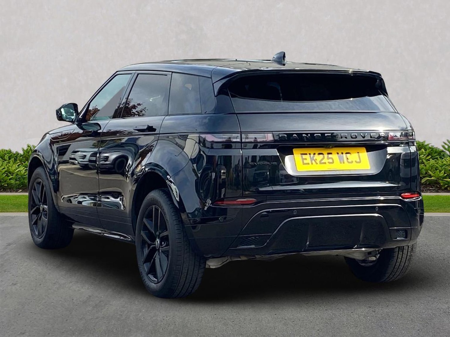 Used Land Rover Range Rover Evoque 2025 for sale - 76144216: Photo 2