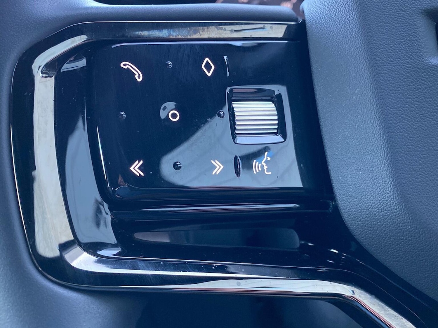 Used Land Rover Range Rover Velar 2023 for sale - 76911220: Photo 28