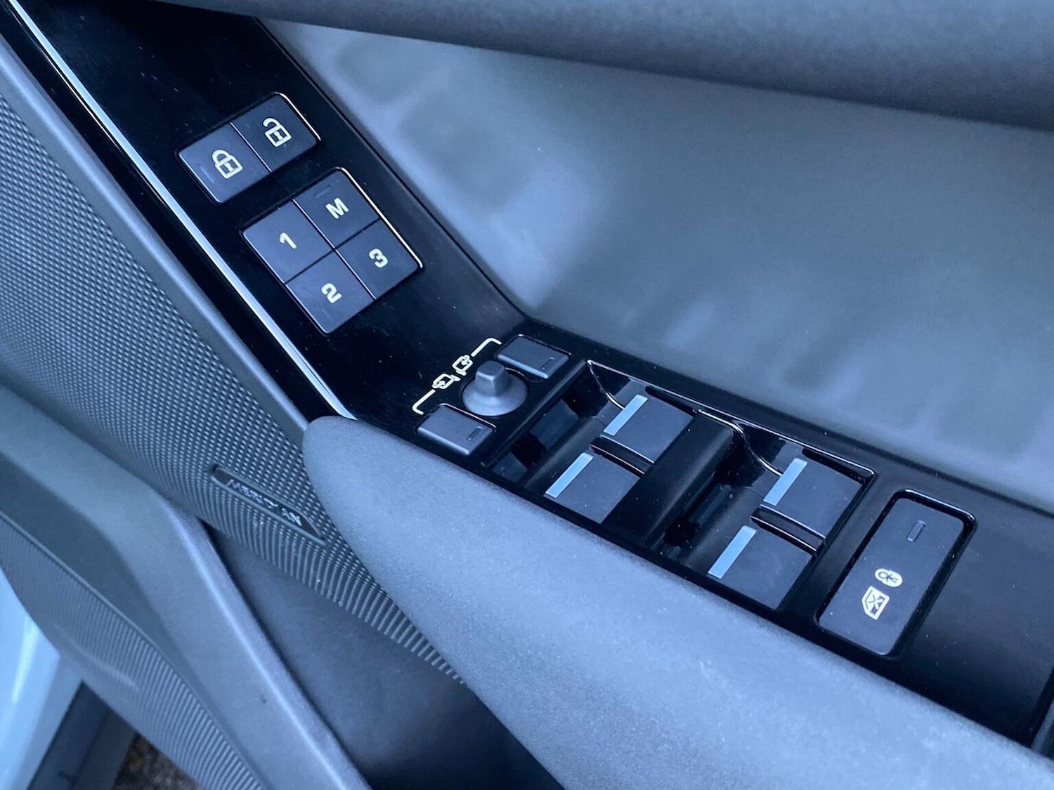 Used Land Rover Range Rover Velar 2023 for sale - 76911220: Photo 32