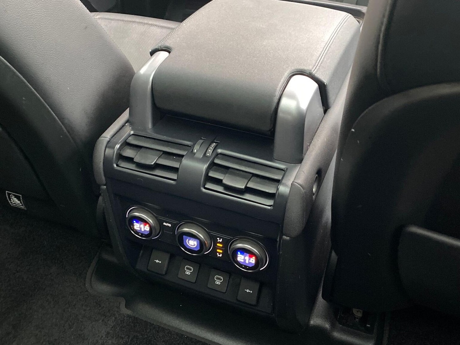 Used Land Rover Defender 2022 for sale - 77901722: Photo 18